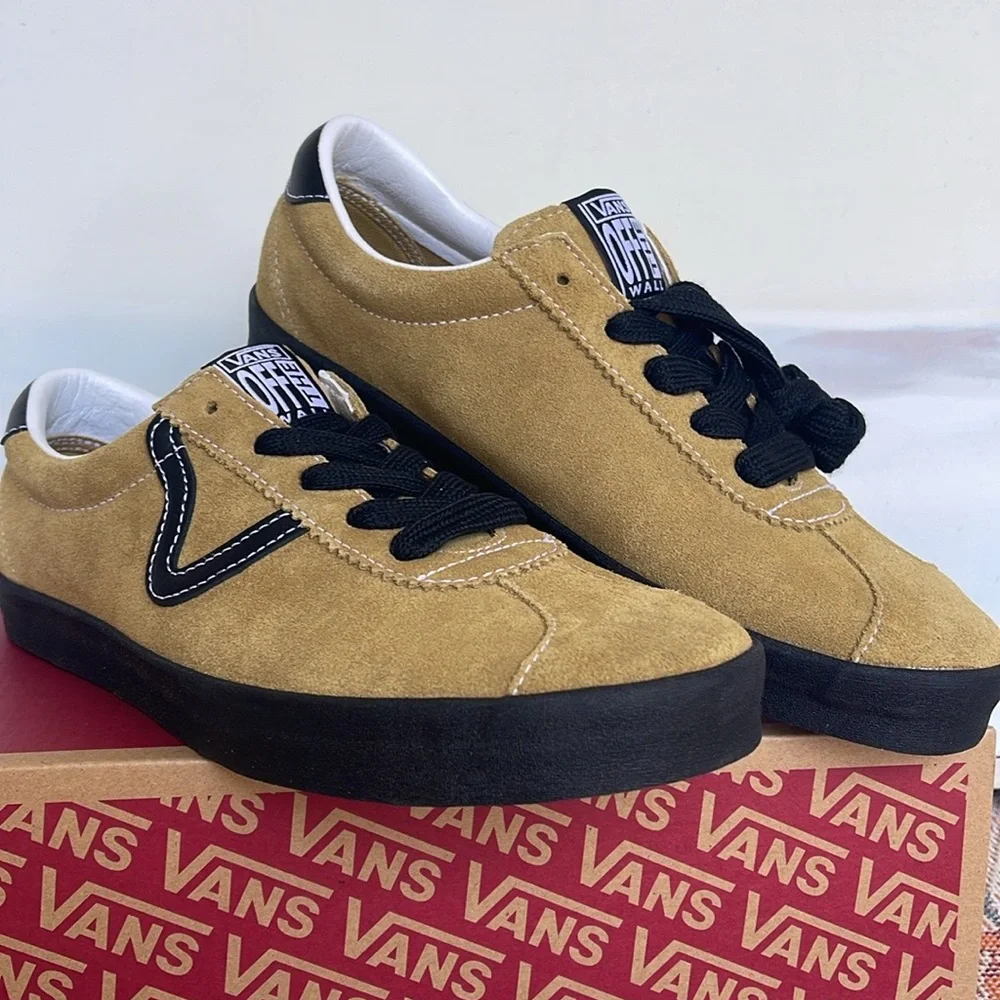 Vans WMNS Sport Low Suede Antelope
VN000CQR5QJ
Sneakers - Picture 13 of 16